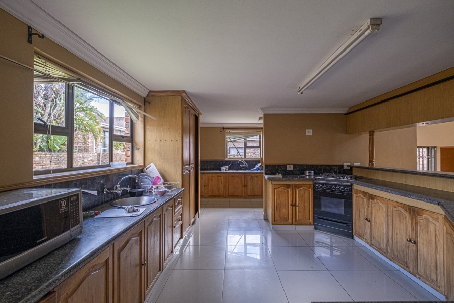 9 Bedroom Property for Sale in Summerstrand Eastern Cape